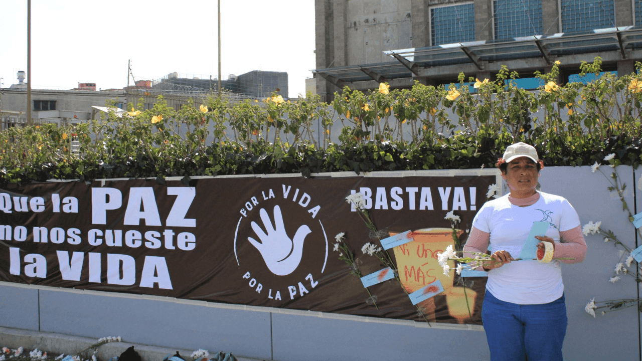 Protesta en el 2024 cuando viudas de diferentes territorios reclamaron frente a la Fiscalía por avances en los procesos de investigación. | Foto: Fundación Sin Olvidos