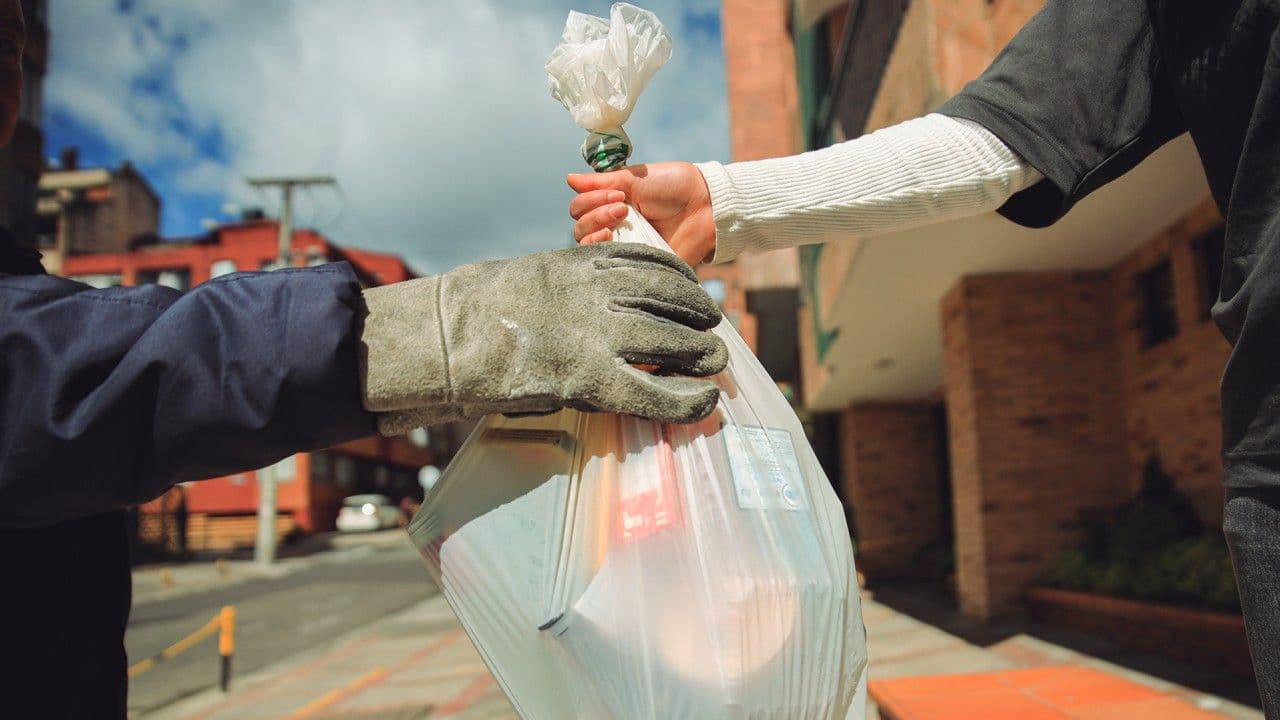 “La basura a tiempo”: la apuesta del Distrito para que los residuos permanezcan menos tiempo en las calles