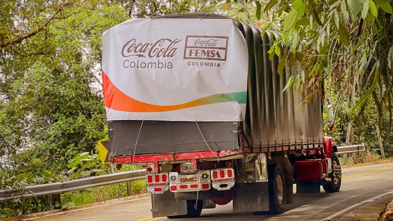 Hidratación, donaciones y ayuda humanitaria: así se solidariza el Sistema Coca-Cola con los afectados por el terremoto en Colombia