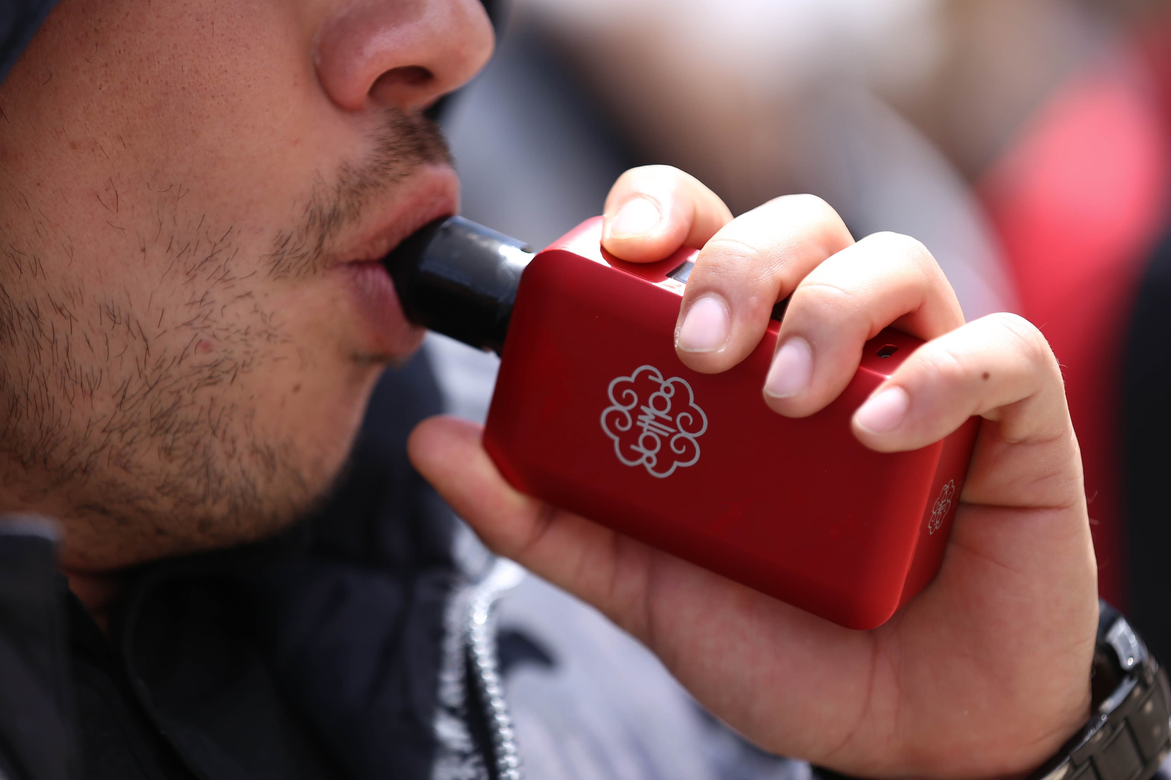 Bogotá alertó por el aumento del uso de vapeadores entre jóvenes y reforzó acciones de prevención. Créditos: Colprensa