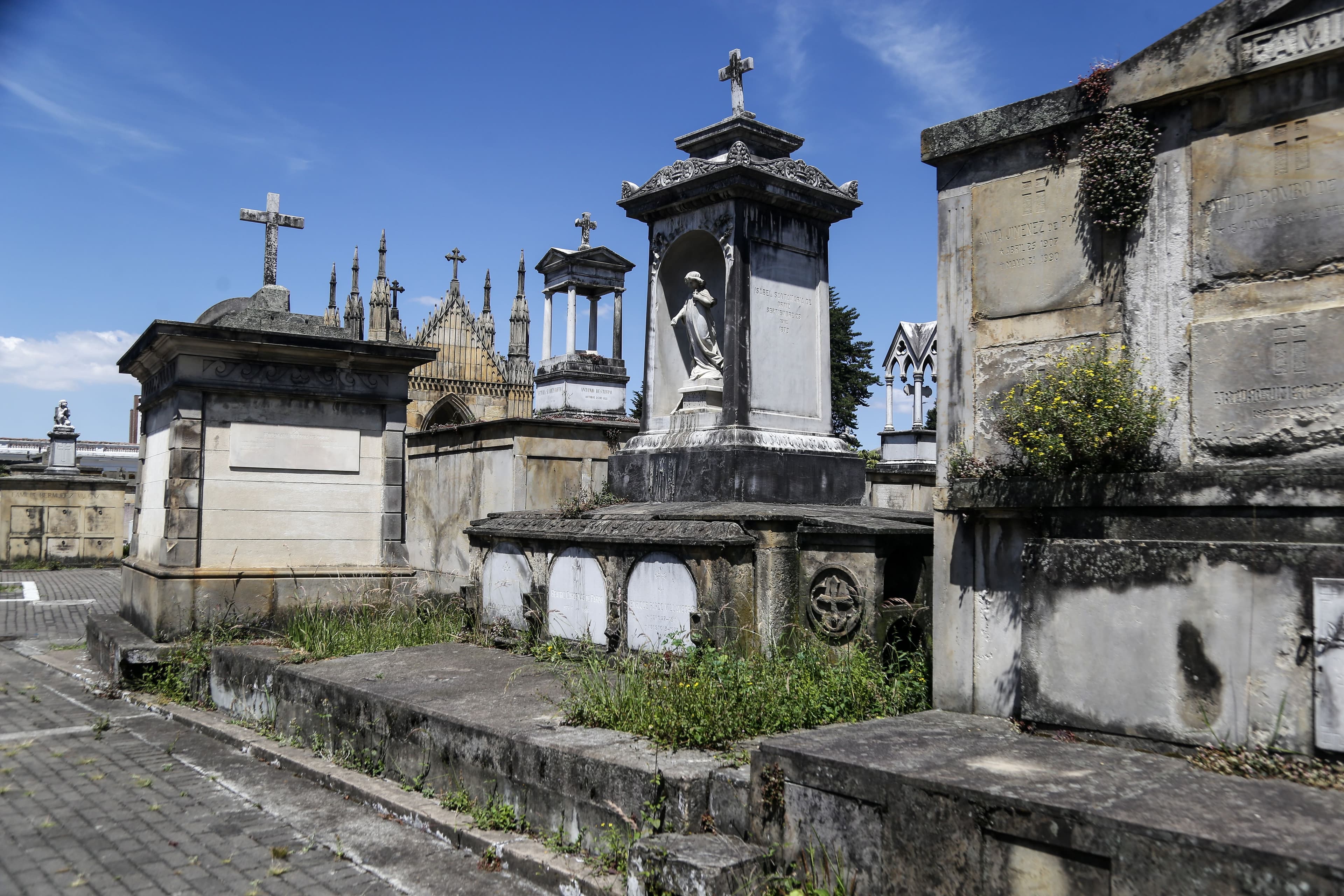 Confirmada sanción a Jardines de Luz y Paz, empresa que cerró cementerios distritales de Bogotá y dejó a familias sin despedir a sus seres queridos