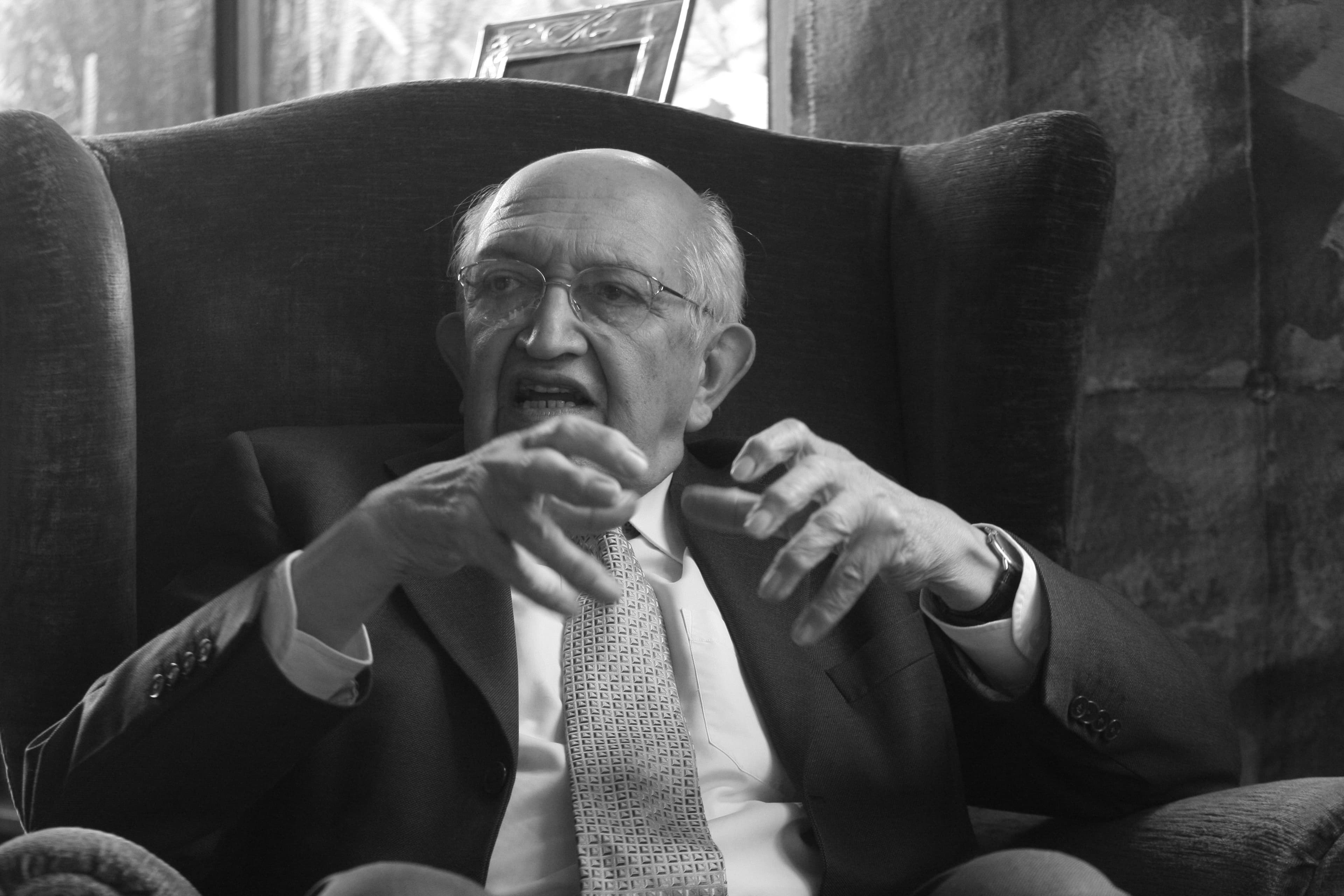 Lambón, maloliente y repulsiva alimaña: así se trataban Plinio Apuleyo y Antonio Caballero