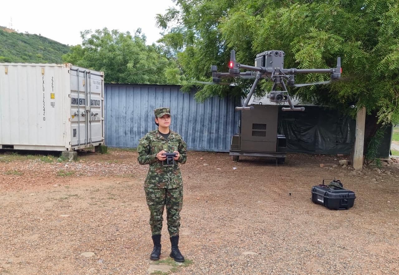 La teniente del Ejército Nacional que ubicó desde el cielo el búnker oculto de las disidencias en el Catatumbo