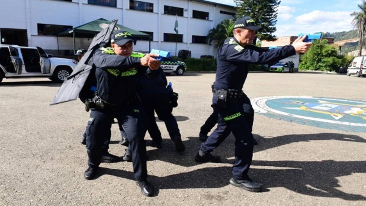Policía tiene nuevo manual sobre cuándo usar sus armas de dotación: estas son todas las prohibiciones