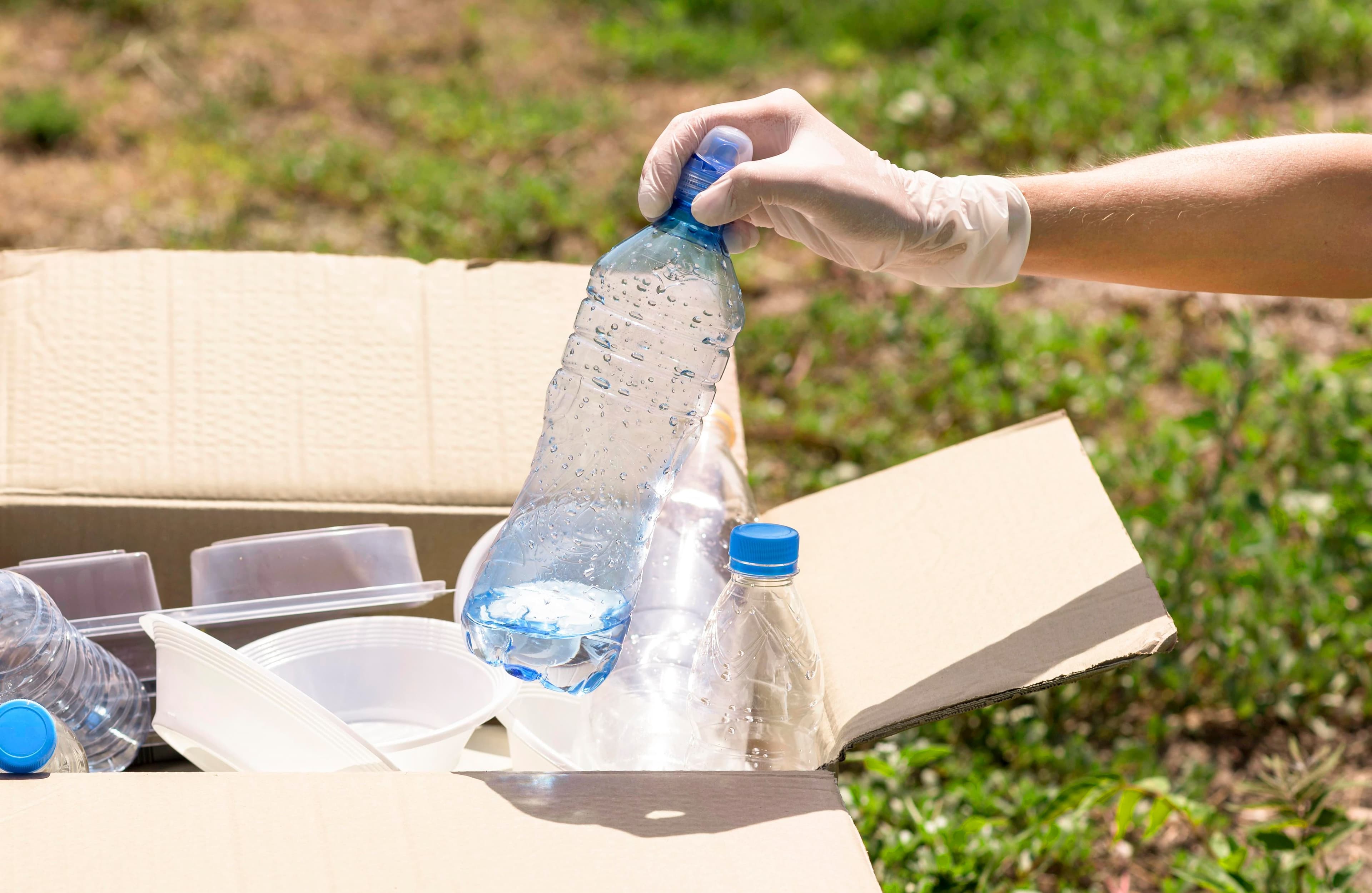 photologuephotos2023-08botellas-plastico-reciclaje-individual-primer-planojpg