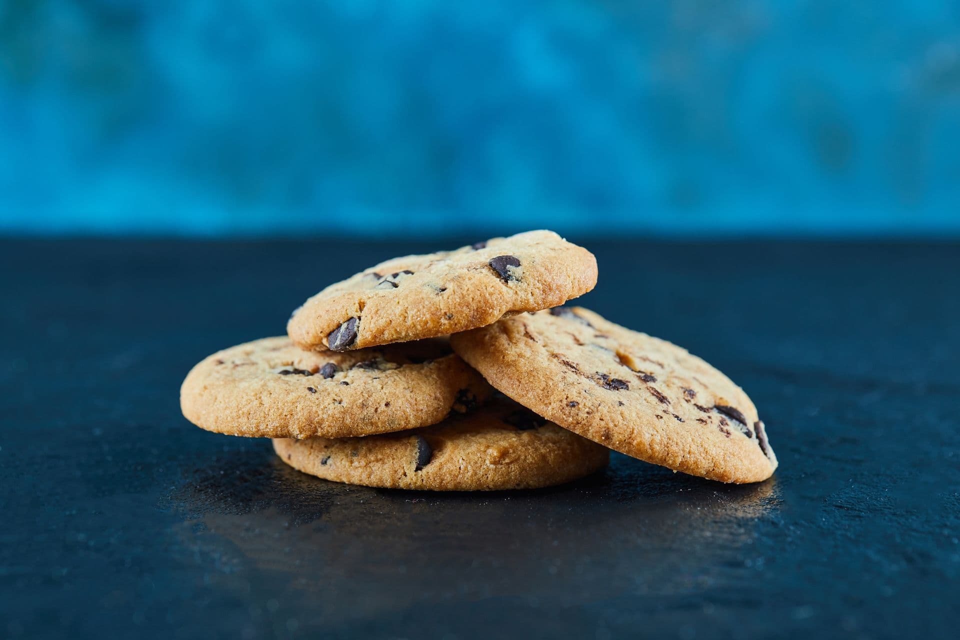 photologuephotos2023-09galletas-chispas-chocolate-sobre-superficie-marmol_1jpg