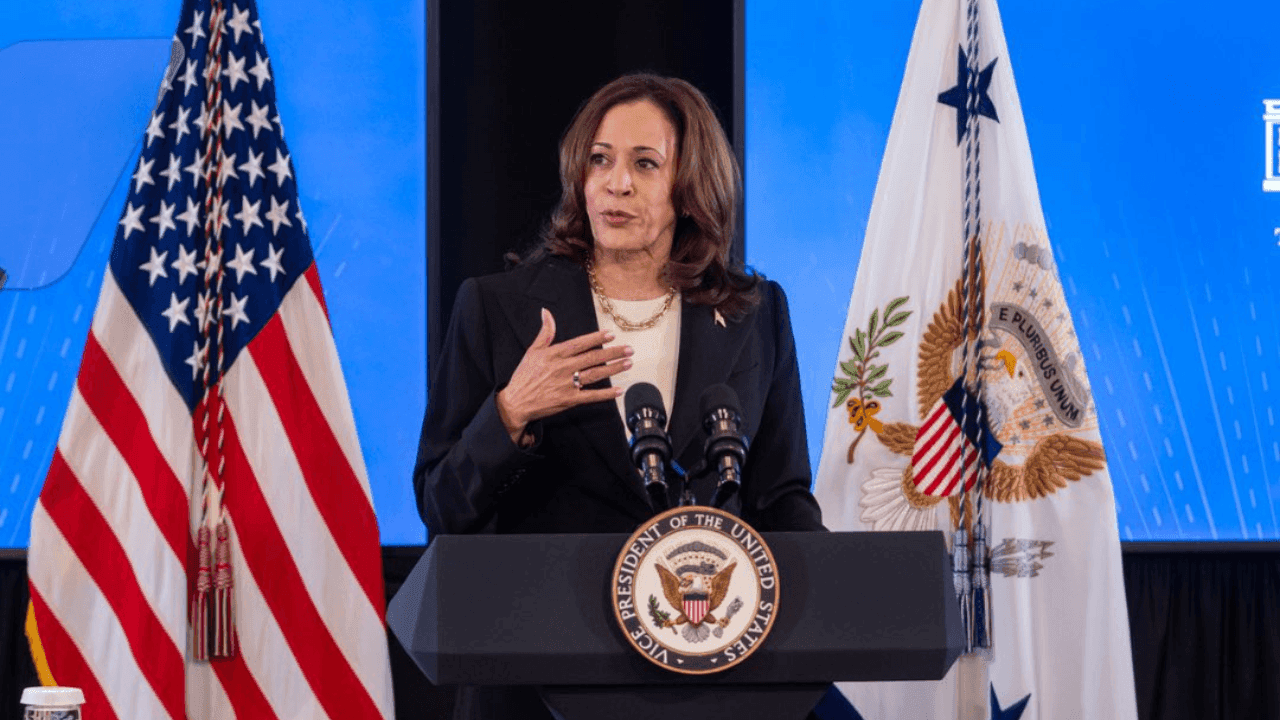 photologuephotos2024-07posible-formula-vicepresidencial-kamala-harrispng