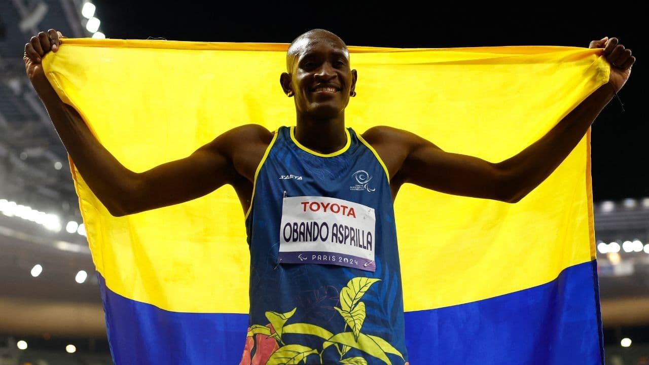 photologuephotos2024-09sebastian_obando_con_su_medalla_de_oro_en_paris_2024jpg