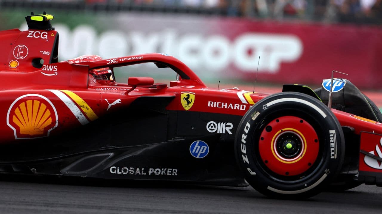 photologuephotos2024-10automovil_de_ferrari_en_la_formula_1jpg
