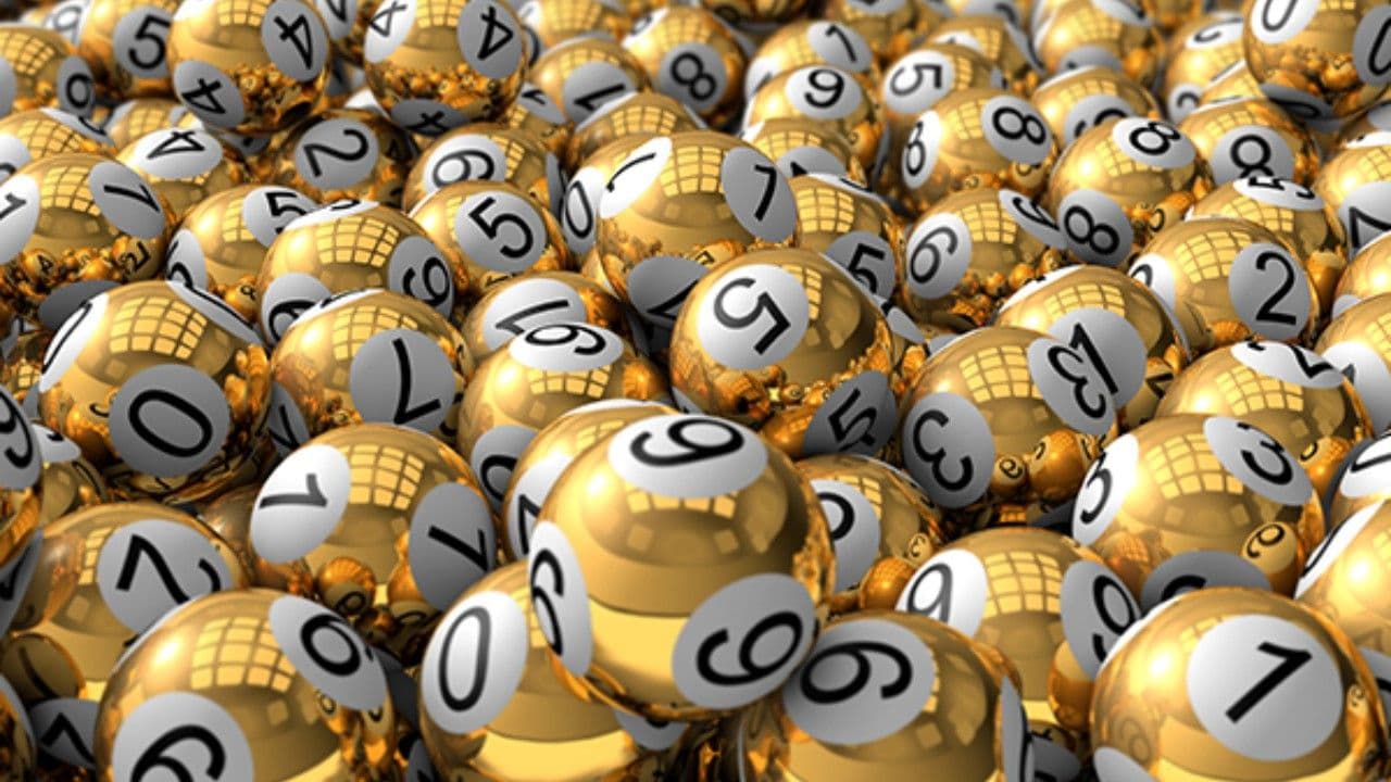 photologuephotos2024-12gold_balls_1jpg