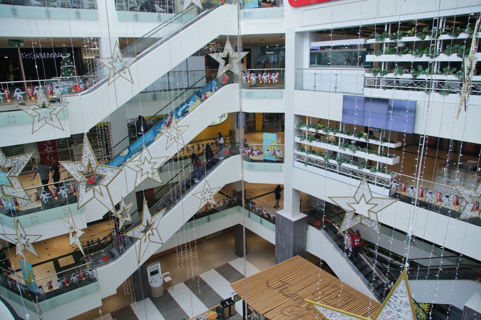 photologuephotos2024-12centros_comercialesjpeg