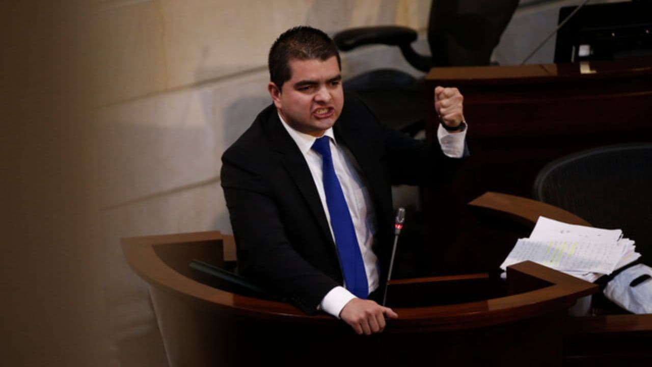 photologuephotos2025-03consejo_de_estado_suspendio_el_diploma_del_exsenador_julian_bedoya_por_irregularidades_en_su_graduacionjpg