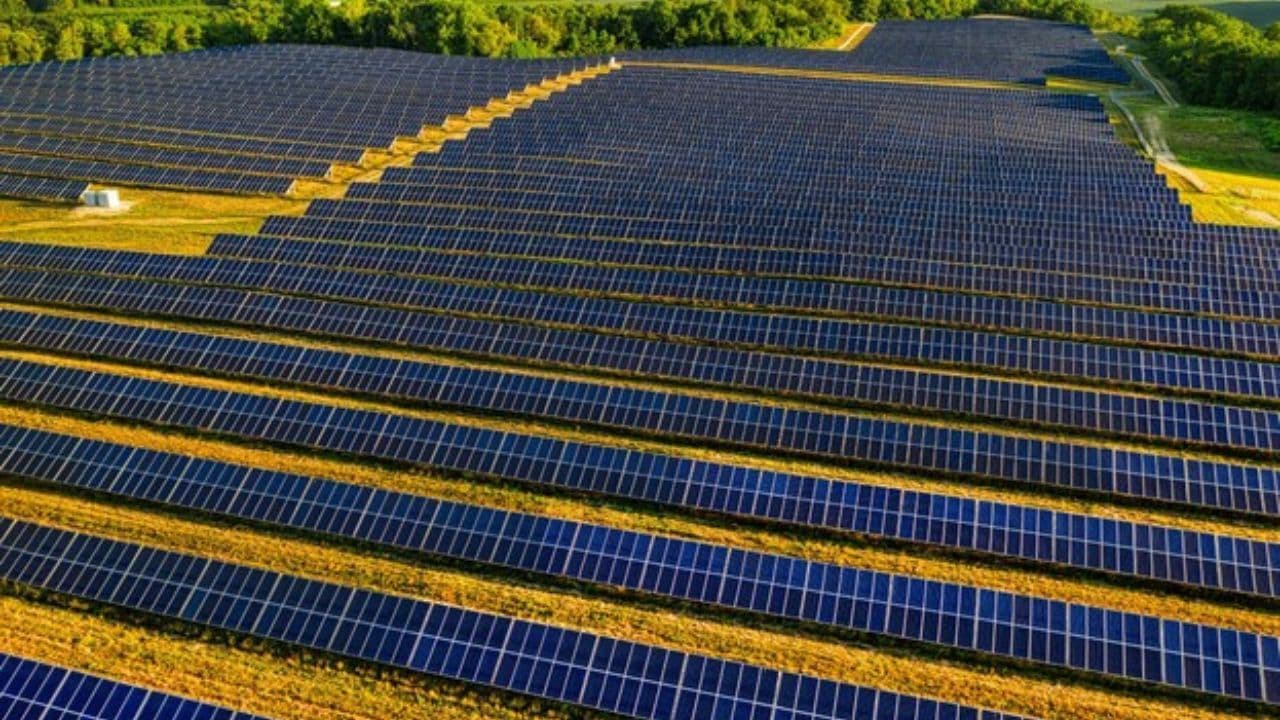 photologuephotos2025-04creg_aprobo_resolucion_que_permite_a_comunidades_generar_y_vender_energia_electrica_a_la_red_nacional_asi_funcionarajpg