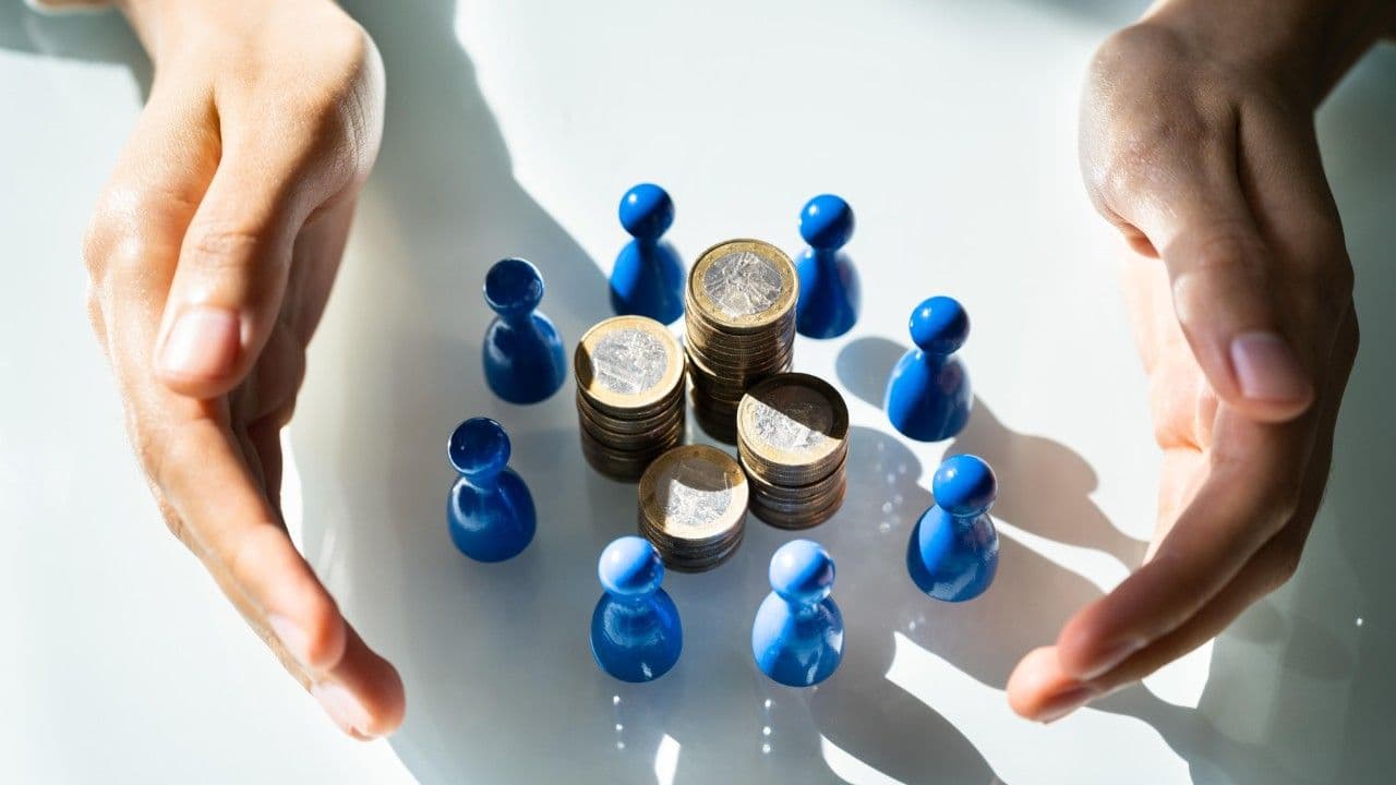 photologuephotos2025-04crowdfund-business-philanthropy_1jpg