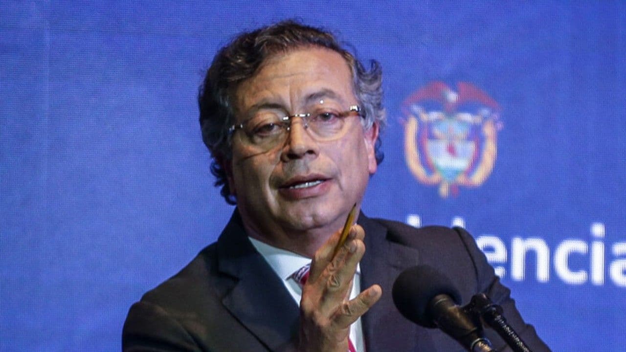 photologuephotos2025-04gustavo_petro_vacunasjpg