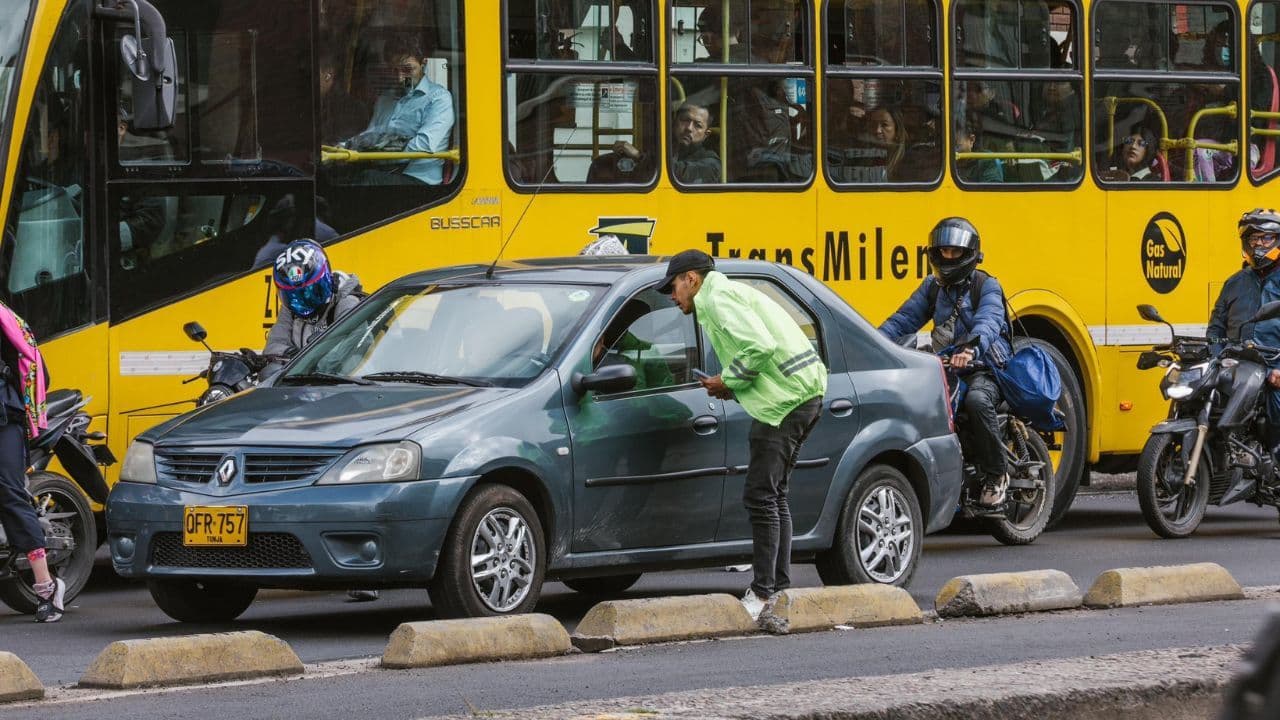 photologuephotos2025-05inicia_imposicion_de_fotomultas_por_invasion_de_carril_exclusivo_en_la_carrera_septima_todo_lo_que_debe_saberjpg