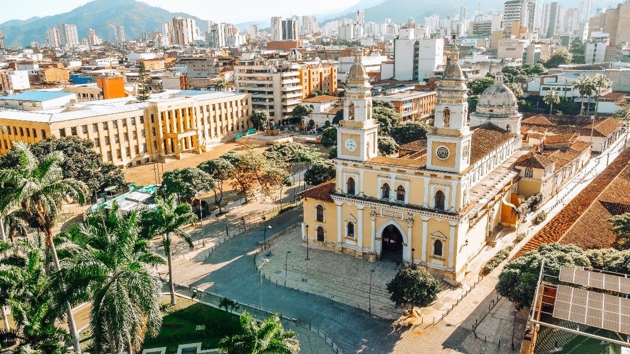 photologuephotos2025-08bucaramanga-santander-parque-garcia-rovira-lugar-historico-y-centro-comercial_1jpg