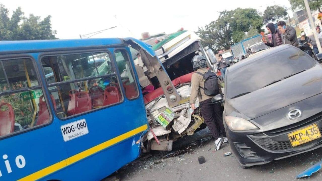 photologuephotos2025-08grave_accidente_en_la_avenida_boyaca_con_primero_de_mayo_deja_mas_de_40_heridos_que_se_sabejpg