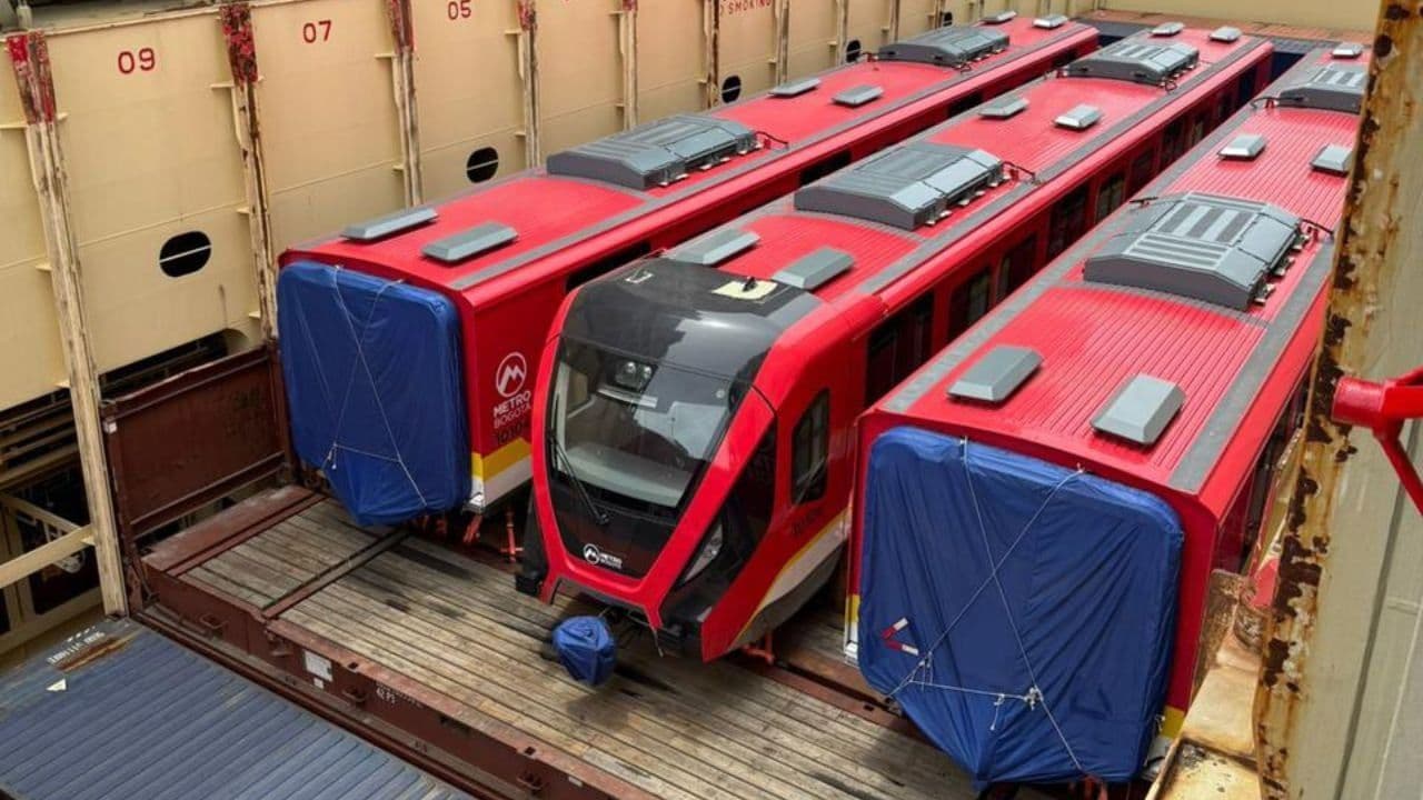 photologuephotos2025-09primer_tren_del_metro_en_bogotajpg