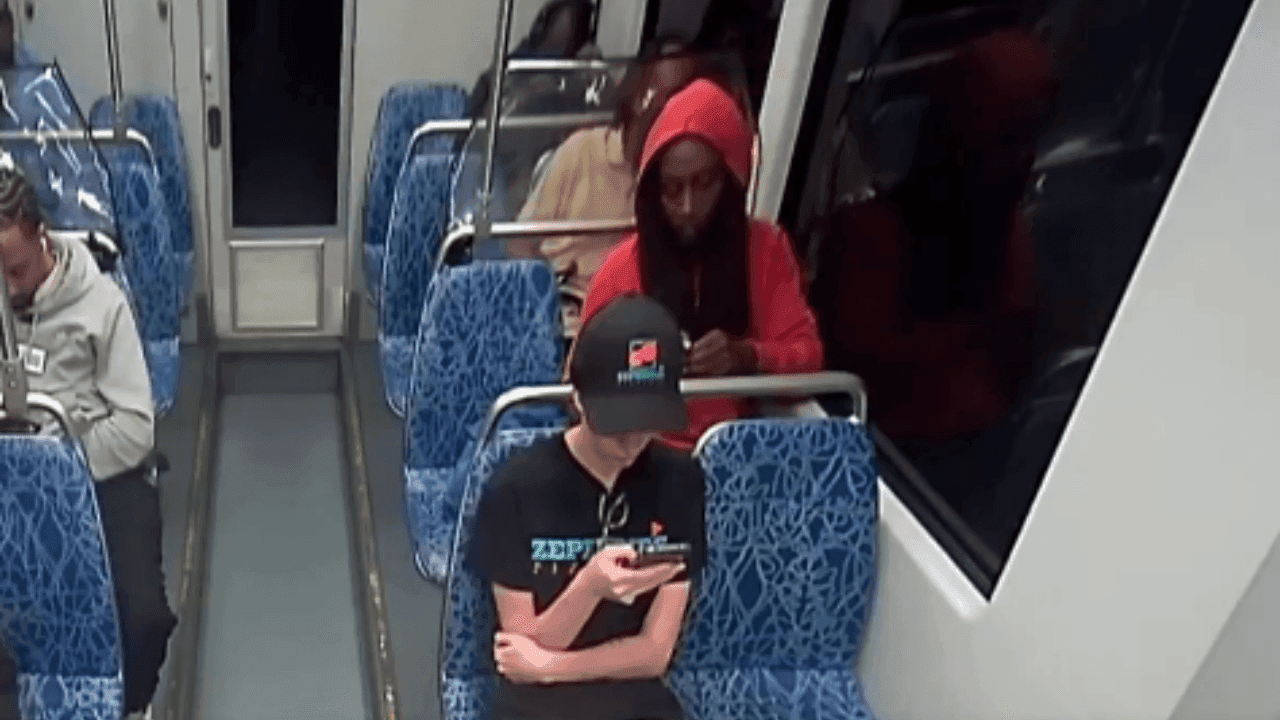 Mujer apuñalada en un tren de Charlotte, CN