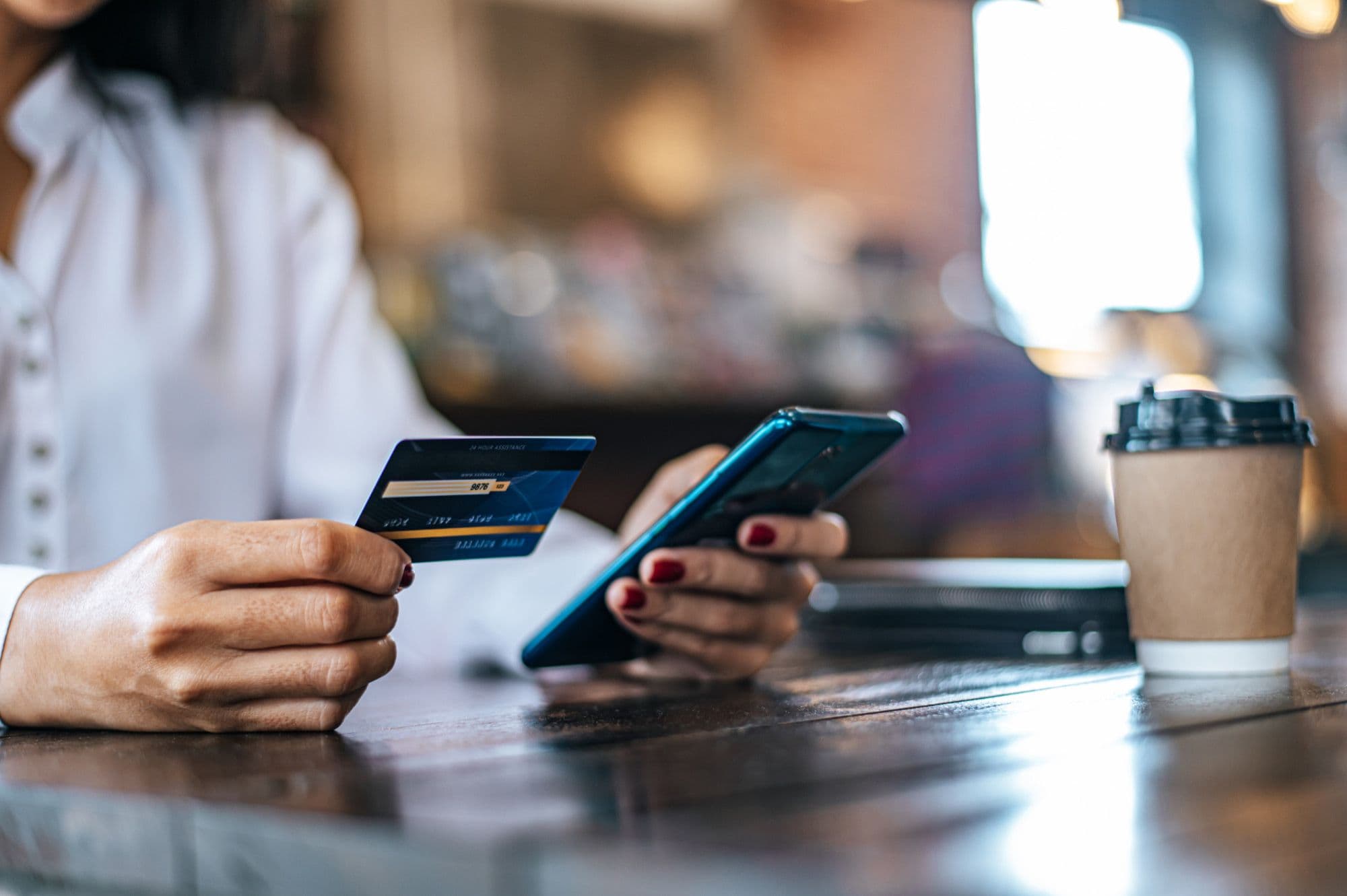 Grupo Aval habilita la opción de realizar transferencias bancarias desde WhatsApp