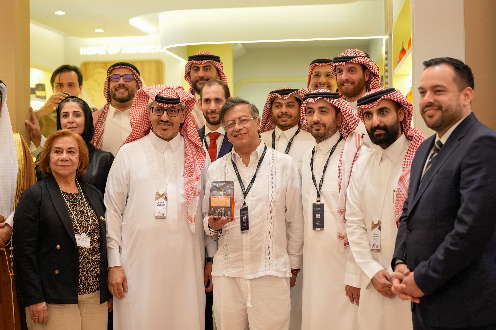 Gustavo Petro en Arabia Saudita con Café