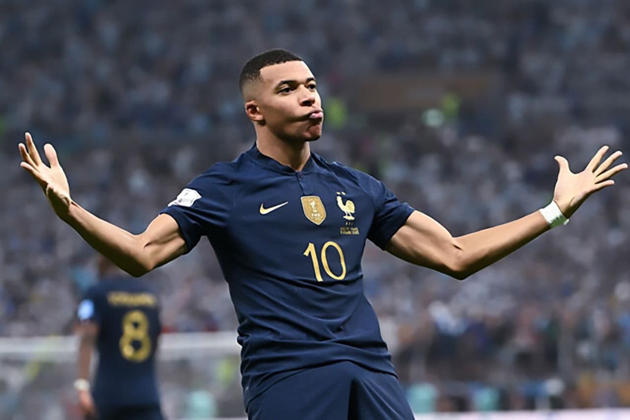Mbappé celebra uno de sus goles en la final contra Argentina.