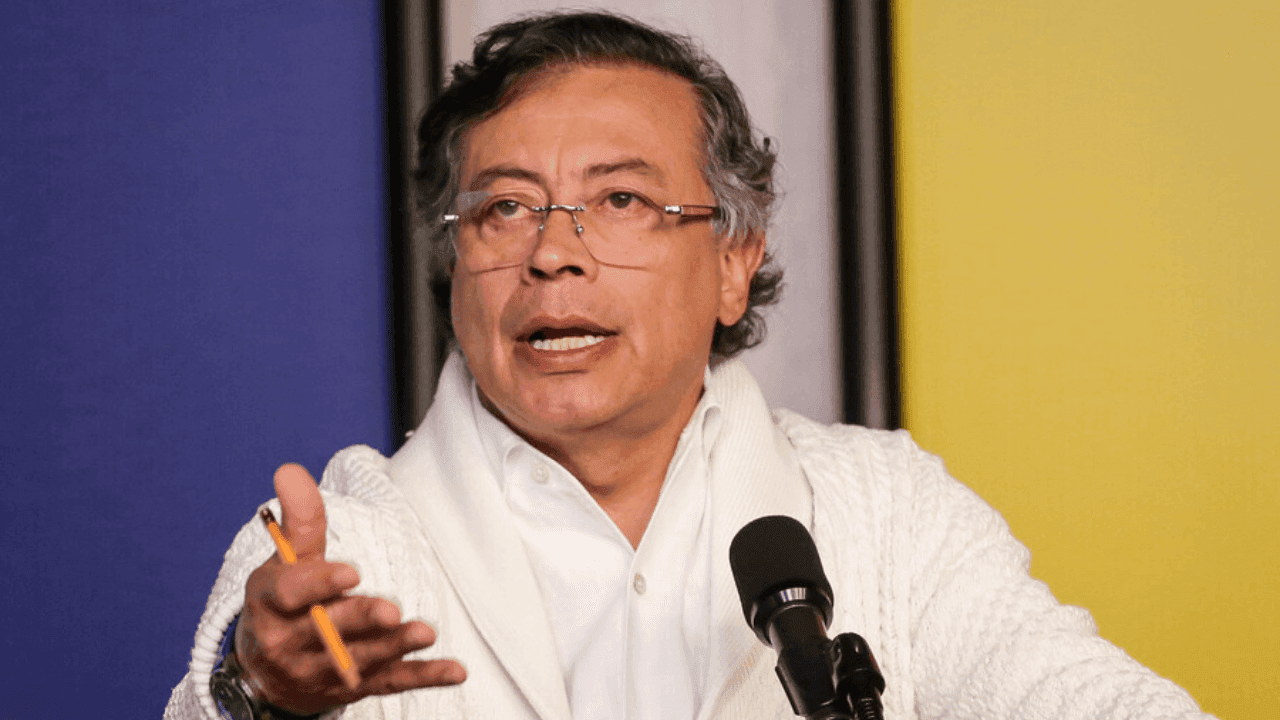 Gustavo Petro____