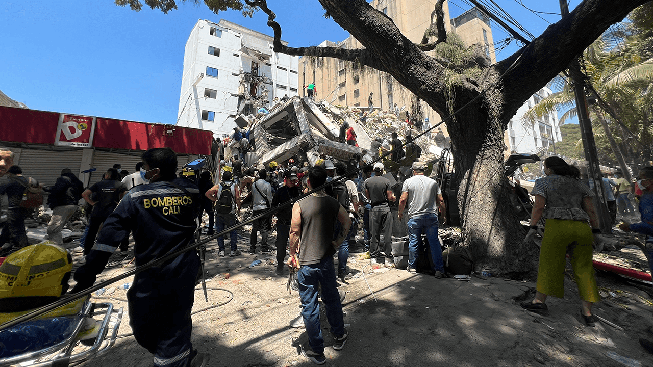 Medicina Legal divulga la identidad de las víctimas del terremoto