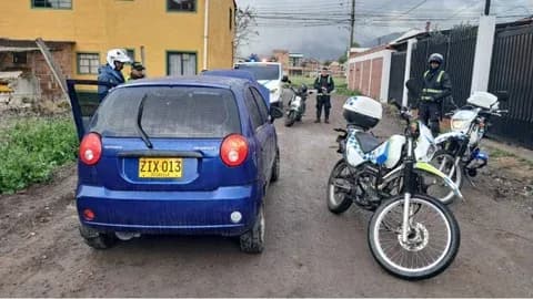 Inmovilizan el Spark azul que subió por puente peatonal Bogotá: el conductor niega ser el responsable y dice que no pagará las multas