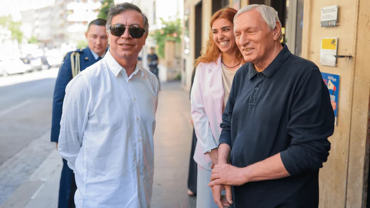 Gustavo Petro se reunió en Roma con el sacerdote Luigi Ciotti durante su agenda oficial en Italia. Crédito: Presidencia de la República - Juan Cano
