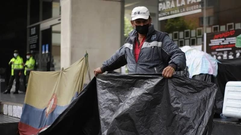'Ya no hay casa a la cual volver': la guerra vuelve a desbordar de desplazados los albergues de Bogotá