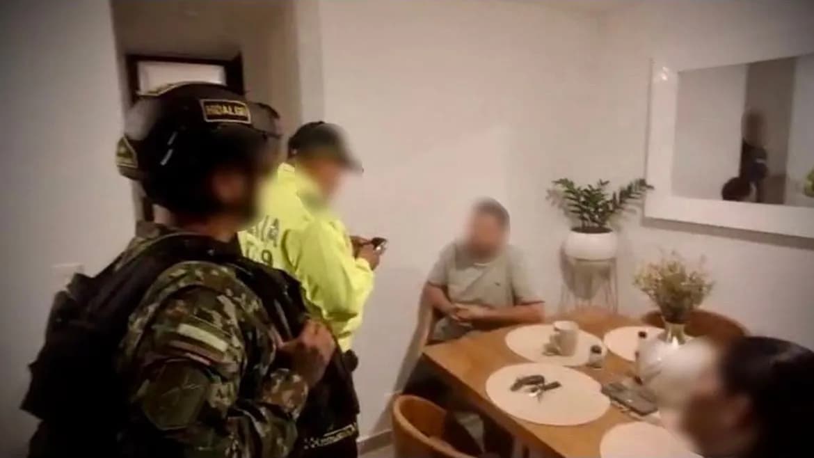 Capturan a cuatro militares retirados señalados de integrar una red de tráfico de armas y municiones