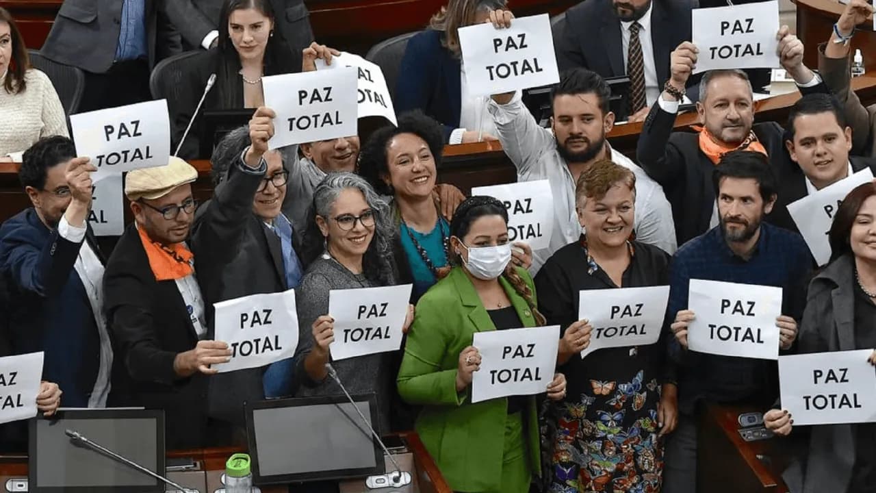 La Paz Total vista comparada con otros procesos de paz