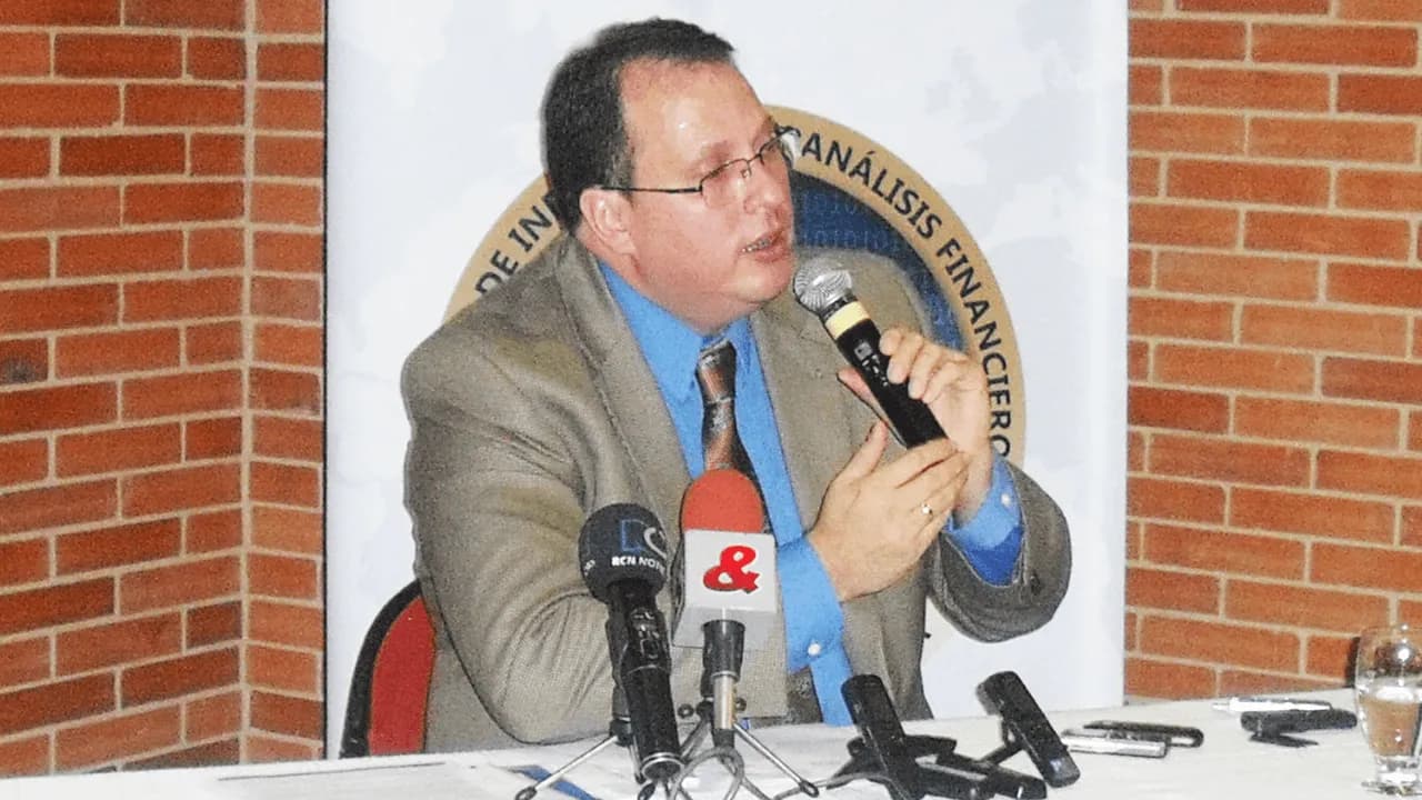 Fiscalía imputó al exviceministro de Defensa por direccionar el contrato de los helicópteros MI-17