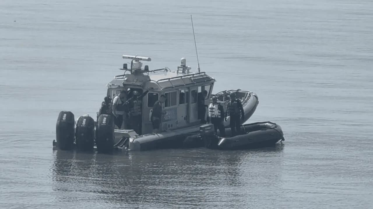 Armada rescata a diez personas tras el hundimiento de una embarcación en el Golfo de Urabá: entre ellos hay un menor de 13 años