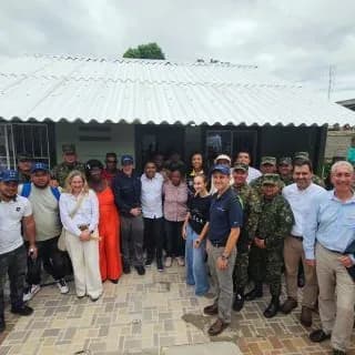 Grupo Argos y Nicky Jam entregan en Quibdó la primera de las 1.000 viviendas de "Adopta un Hogar"