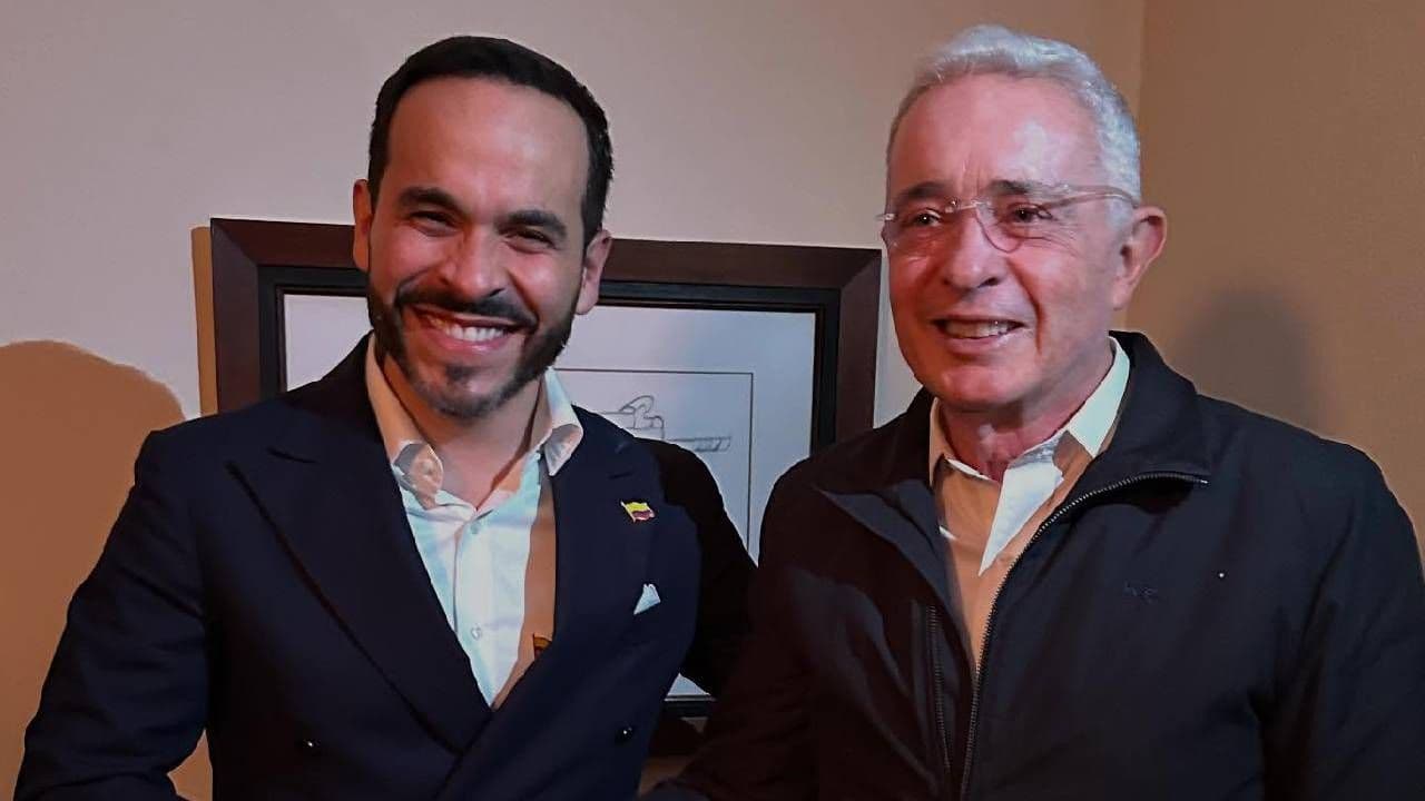 Álvaro Uribe insiste en separar su disputa con Carlos Suárez del respaldo político a Abelardo de la Espriella Álvaro Uribe insiste en separar su disputa con Carlos Suárez del respaldo político a Abelardo de la Espriella