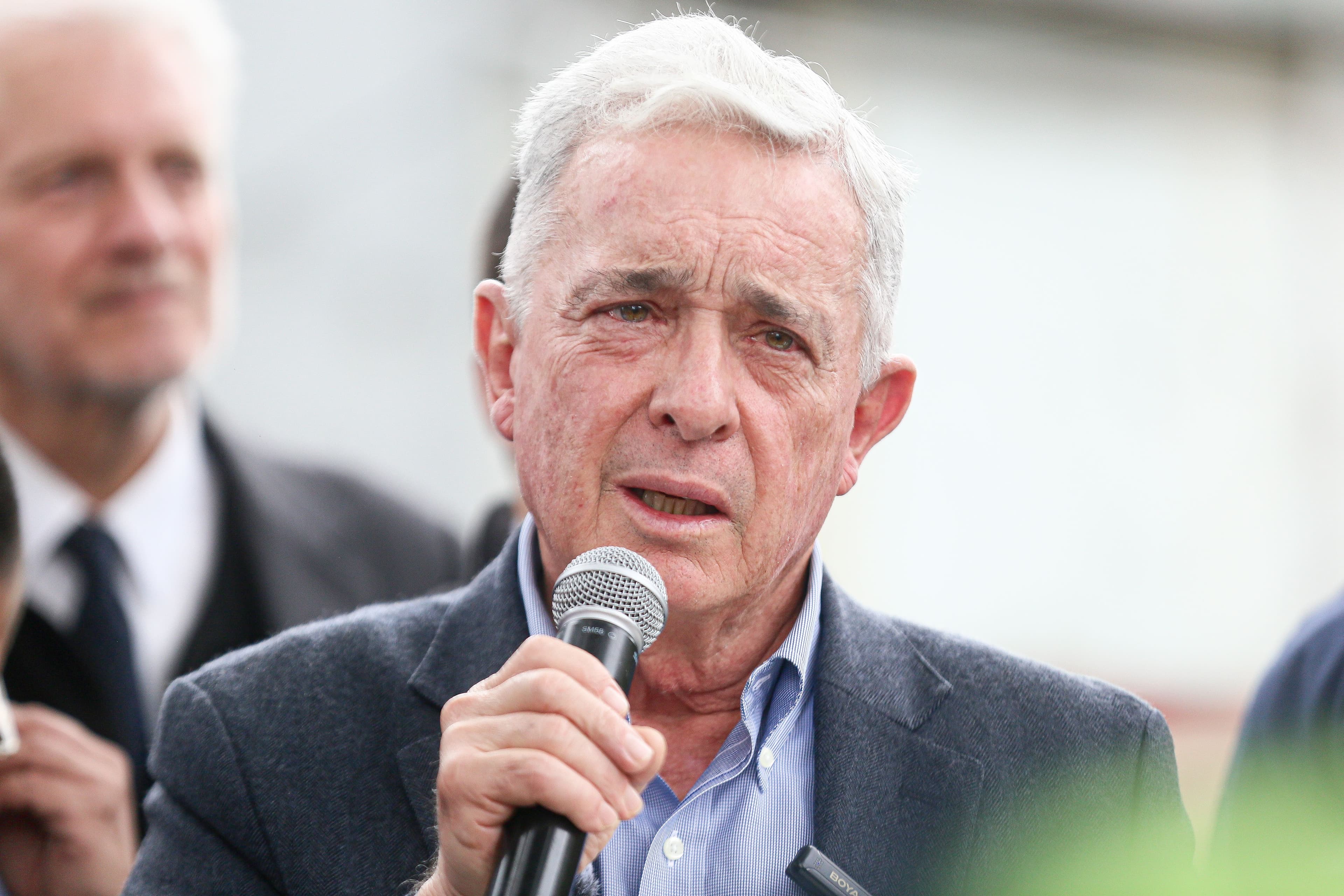 "Es una trama electoral": Álvaro Uribe Vélez reacciona tras llamado a indagatoria y arremete contra Gustavo Petro "Es una trama electoral": Álvaro Uribe Vélez reacciona tras llamado a indagatoria y arremete contra Gustavo Petro