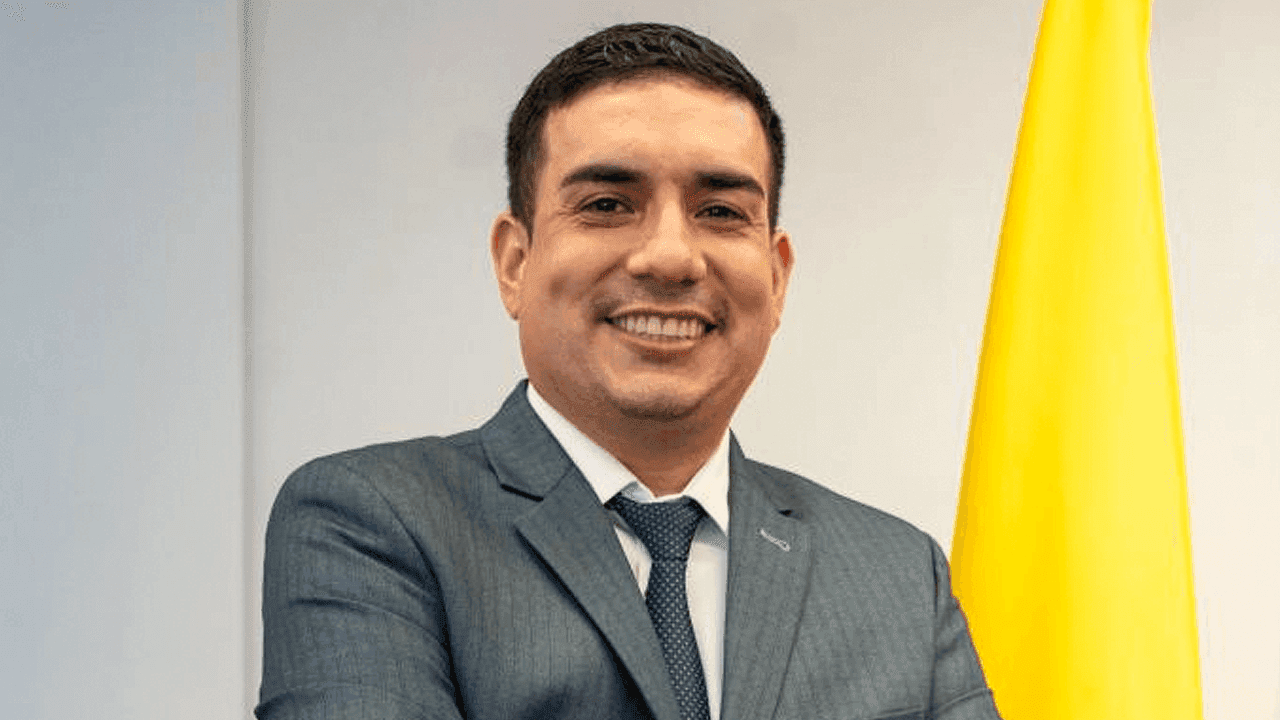 Primicia: sin competencia y ya suspendido, el director de Fenoge alcanzó a cederle su contrato a un conocido Primicia: sin competencia y ya suspendido, el director de Fenoge alcanzó a cederle su contrato a un conocido