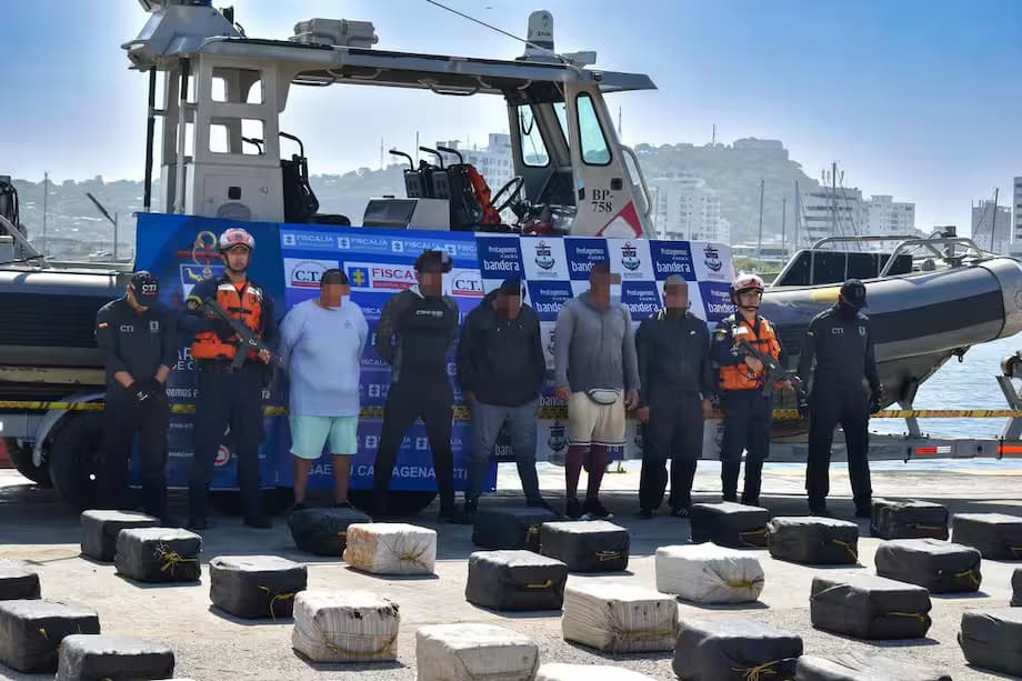 La Armada incautó 5,4 toneladas de cocaína en el Caribe y capturó a siete personas. Créditos: Armada Nacional La Armada incautó 5,4 toneladas de cocaína en el Caribe y capturó a siete personas. Créditos: Armada Nacional