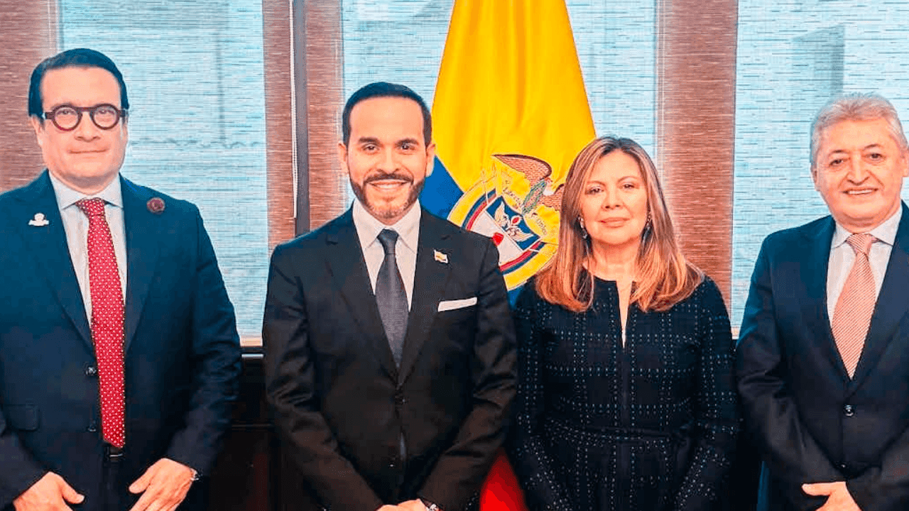 Reunión entre Abelardo de la Espriella y la fiscal Luz Adriana Camargo: de qué hablaron en el encuentro oficial Reunión entre Abelardo de la Espriella y la fiscal Luz Adriana Camargo: de qué hablaron en el encuentro oficial
