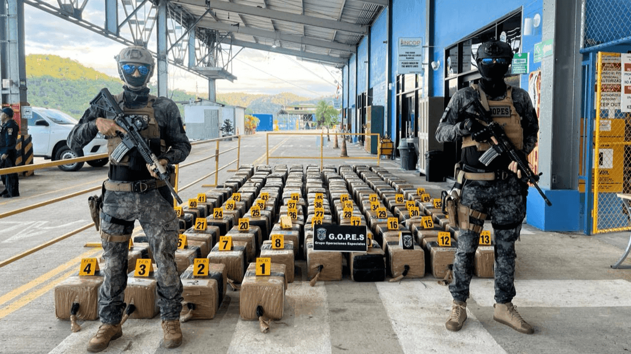 Incautan 2,6 toneladas de cocaína en operación entre Colombia y Costa Rica: avaluadas en 20 millones de dólares Incautan 2,6 toneladas de cocaína en operación entre Colombia y Costa Rica: avaluadas en 20 millones de dólares