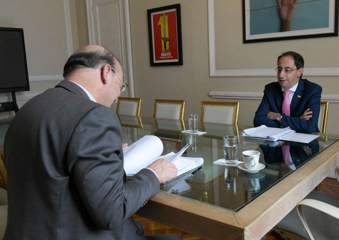 “El nivel de información de su equipo de trabajo es bastante deficiente”: ministro de Hacienda al vicepresidente electo “El nivel de información de su equipo de trabajo es bastante deficiente”: ministro de Hacienda al vicepresidente electo