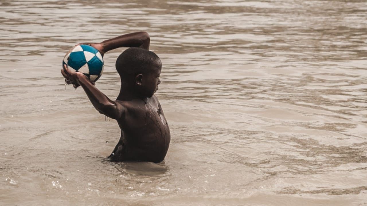 La 'Pelota de Trapo': nueve historias que cuentan cómo el fútbol puede más que la violencia La 'Pelota de Trapo': nueve historias que cuentan cómo el fútbol puede más que la violencia