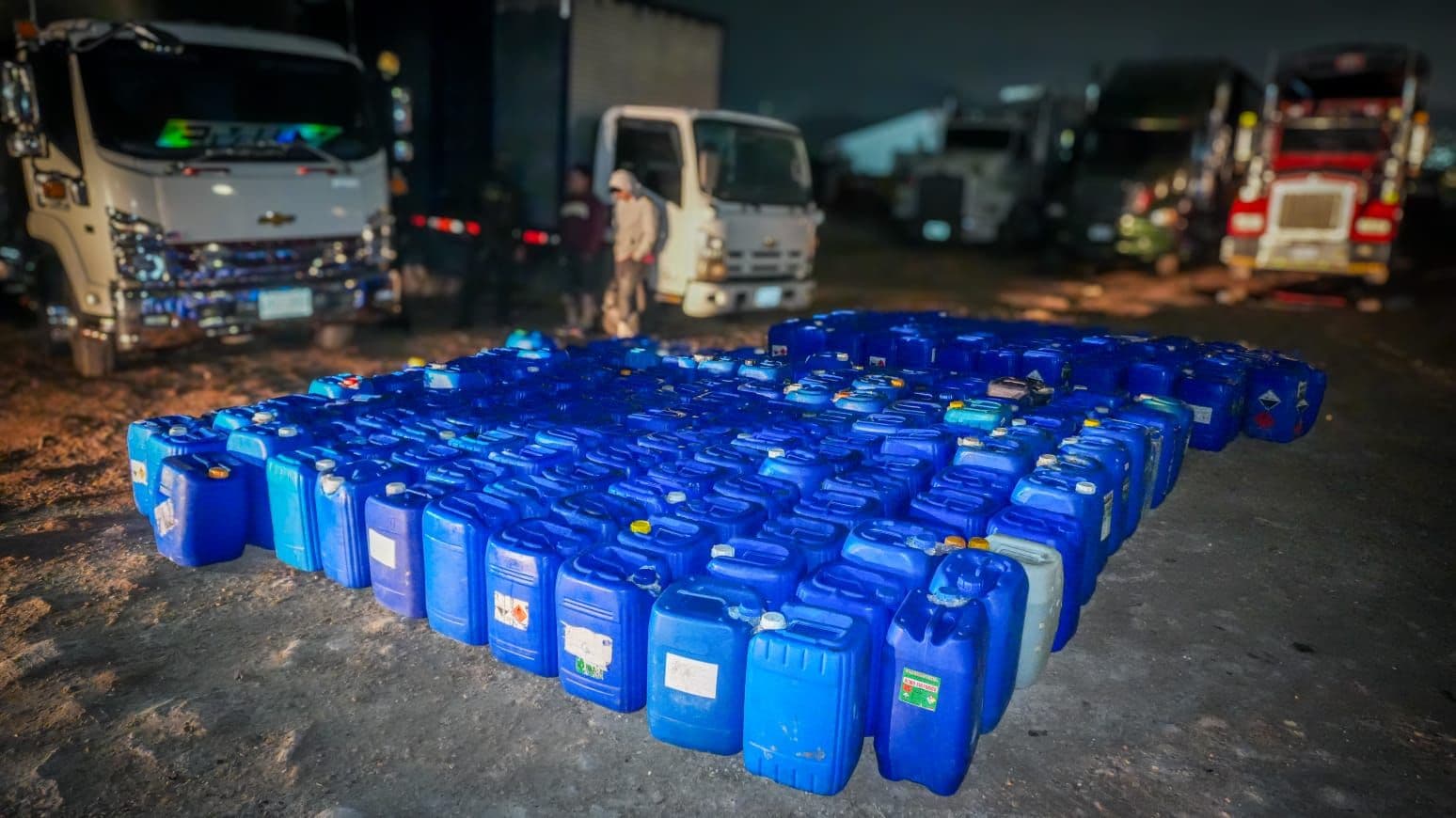 Incautan en Bogotá cuatro camiones con insumos para producir 70 toneladas de cocaína Incautan en Bogotá cuatro camiones con insumos para producir 70 toneladas de cocaína