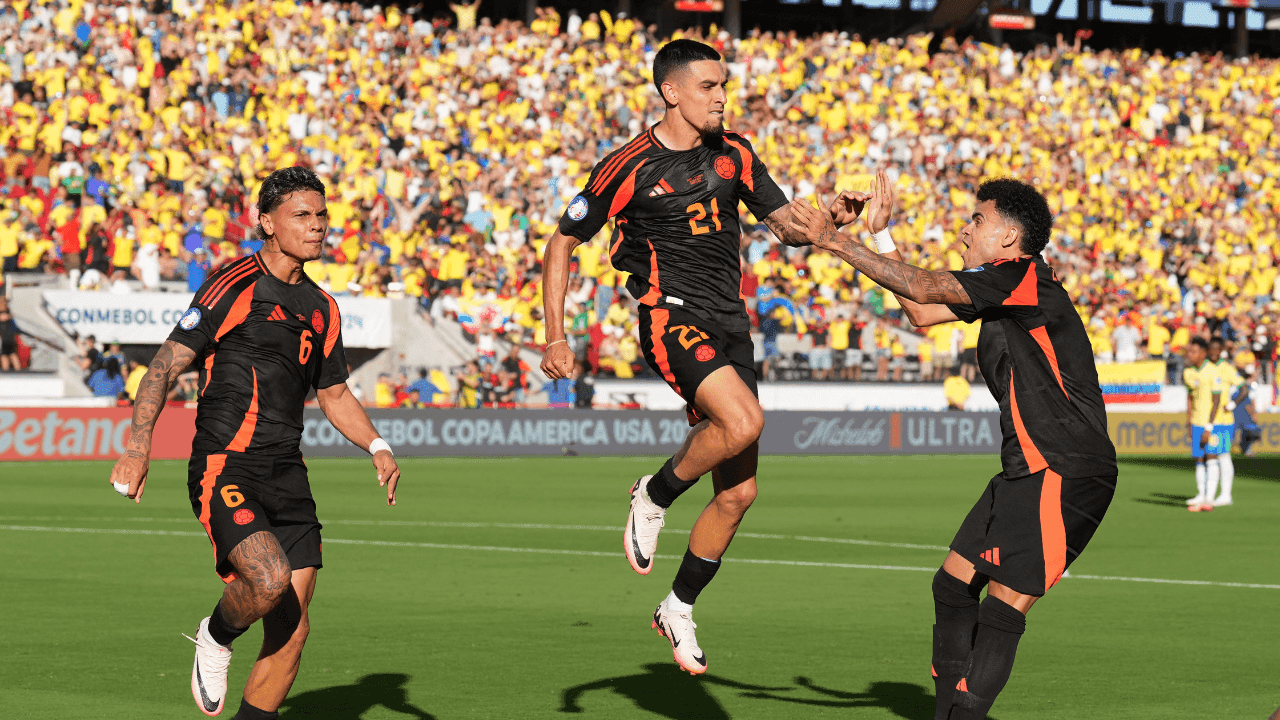 photologuephotos2024-11munoz_rios_y_lucho_diaz_celebran_el_empate_ante_brasilpng photologuephotos2024-11munoz_rios_y_lucho_diaz_celebran_el_empate_ante_brasilpng