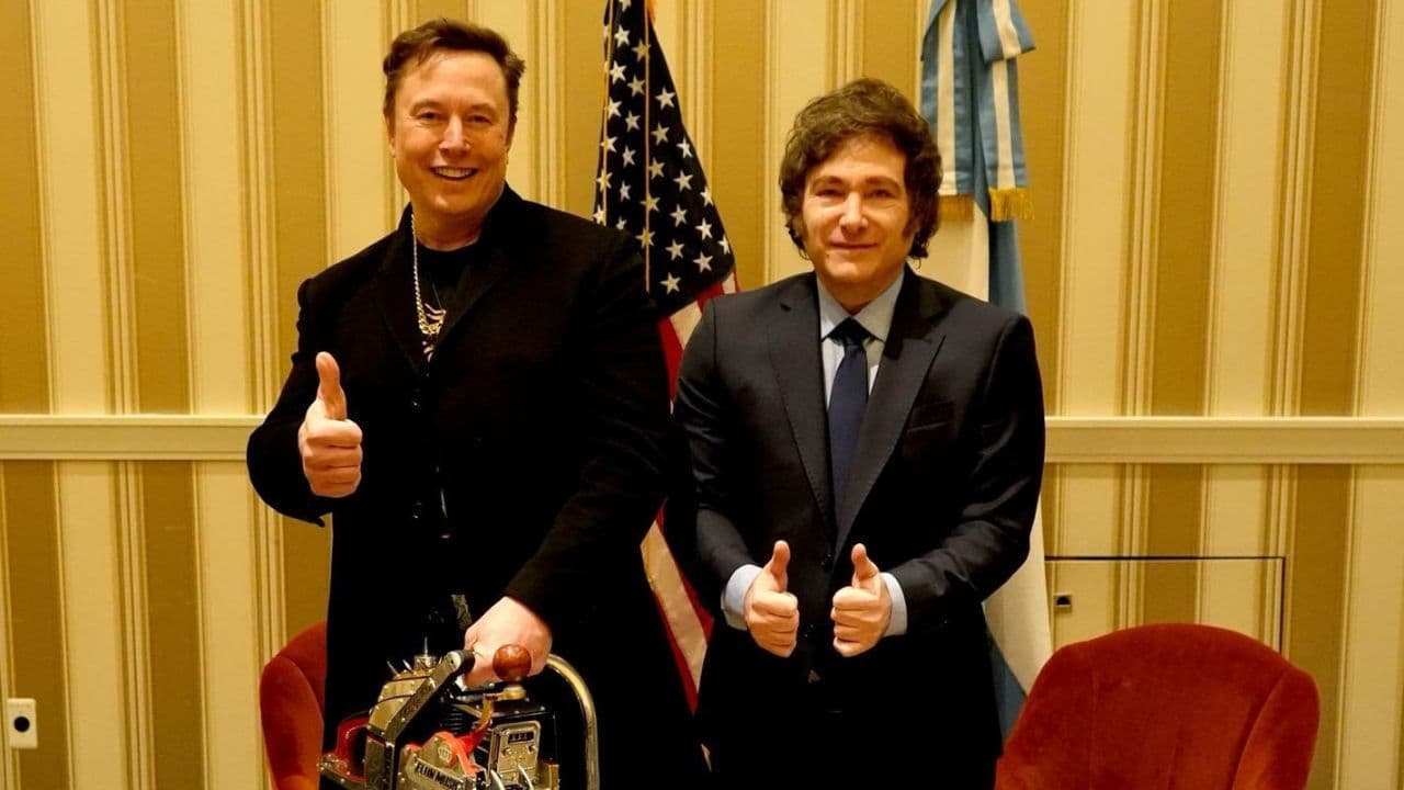 photologuephotos2025-02javier_milei_le_obsequio_una_motosierra_a_elon_musk_que_hay_detras_del_extravagante_regalojpg photologuephotos2025-02javier_milei_le_obsequio_una_motosierra_a_elon_musk_que_hay_detras_del_extravagante_regalojpg