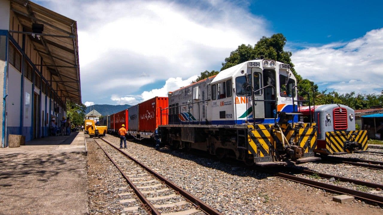 photologuephotos2025-04ani_tren_0jpg photologuephotos2025-04ani_tren_0jpg