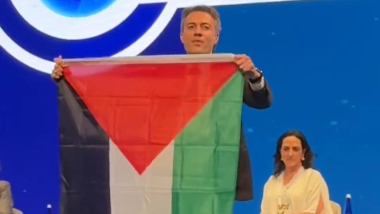 photologuephotos2025-08daniel_quintero_interrumpio_debate_de_precandidatos_en_la_andi_para_exhibir_bandera_de_palestinajpg photologuephotos2025-08daniel_quintero_interrumpio_debate_de_precandidatos_en_la_andi_para_exhibir_bandera_de_palestinajpg